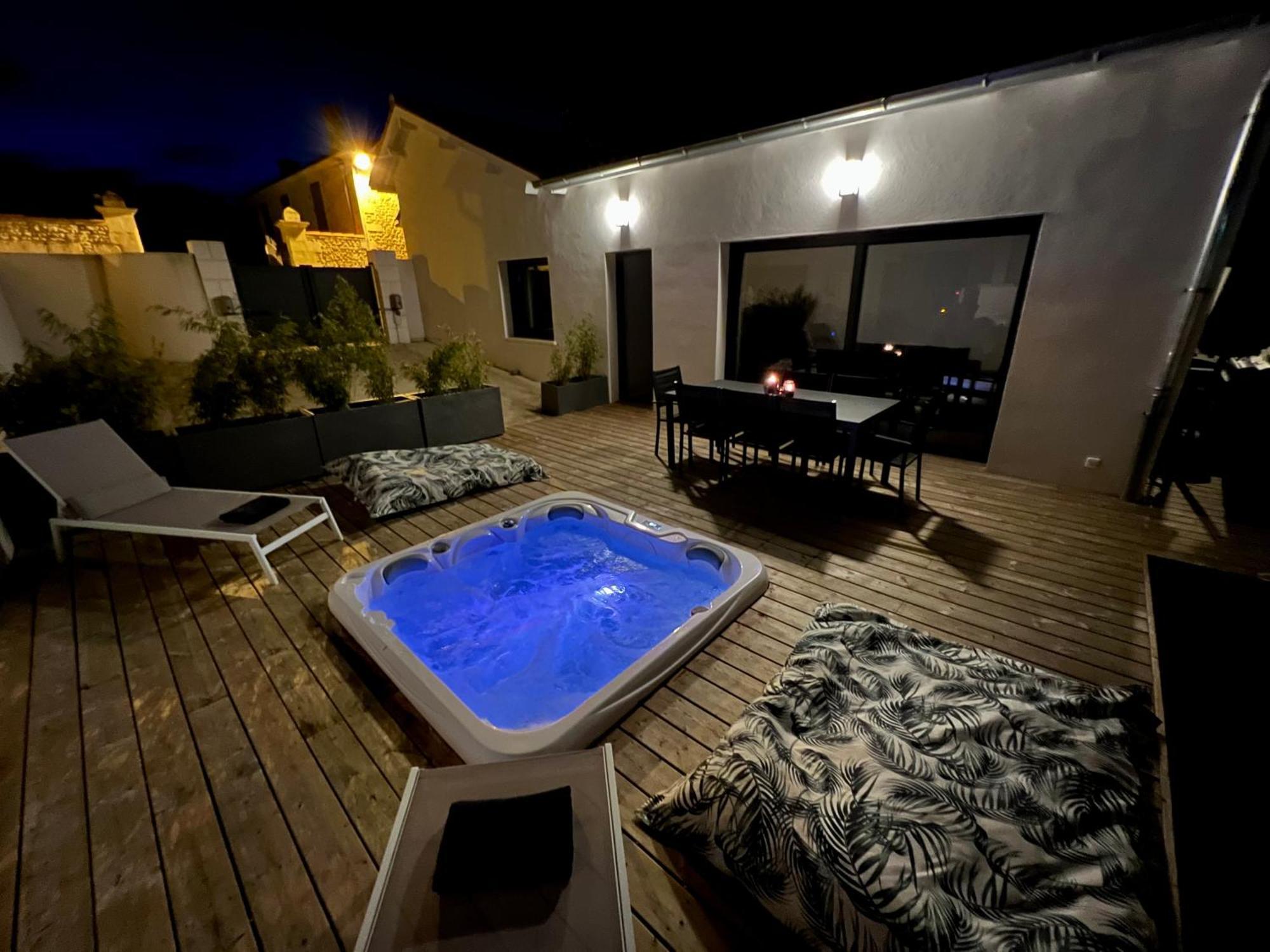 Maison T4 Climatisee Avec Jacuzzi A Lagord Dış mekan fotoğraf