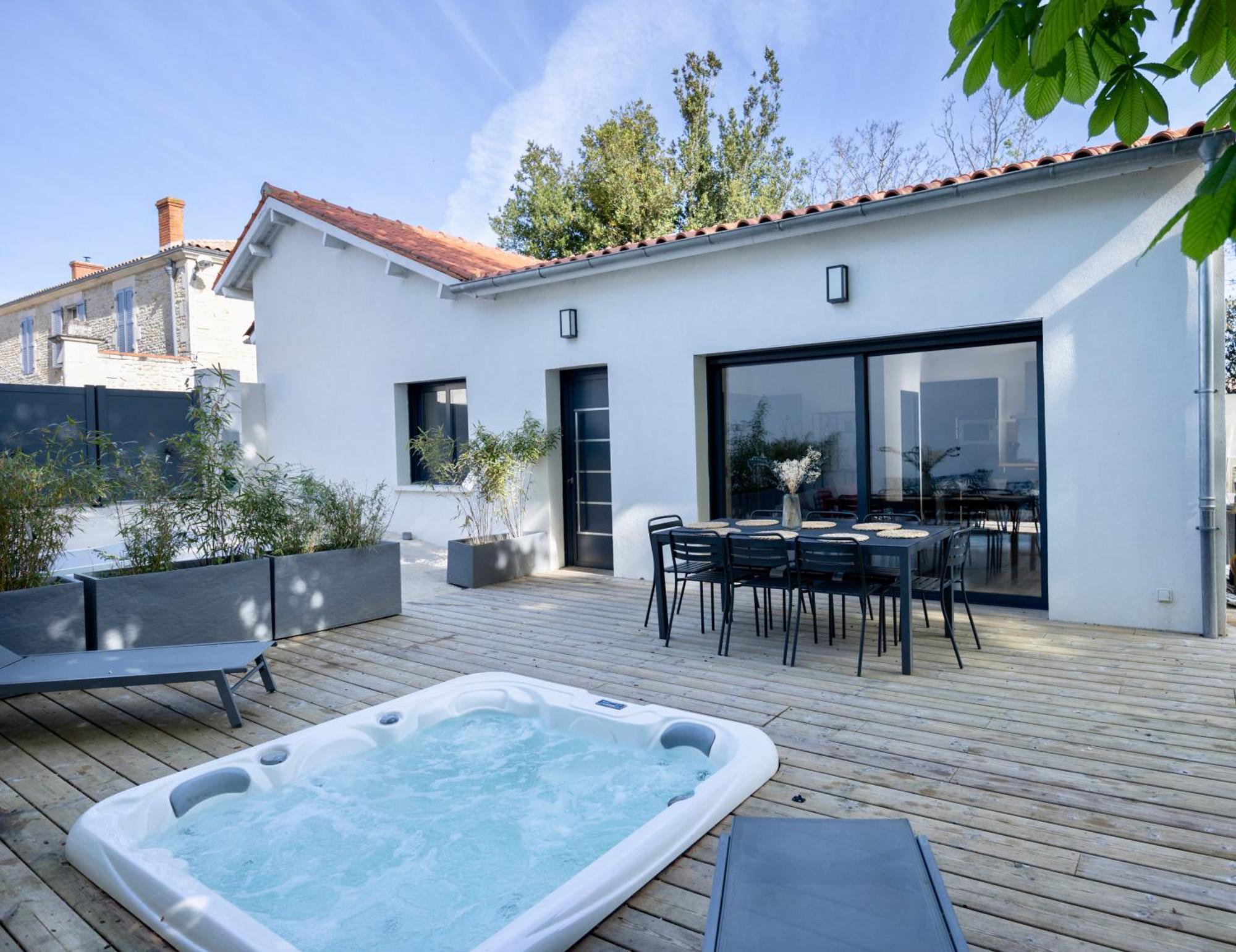 Maison T4 Climatisee Avec Jacuzzi A Lagord Dış mekan fotoğraf